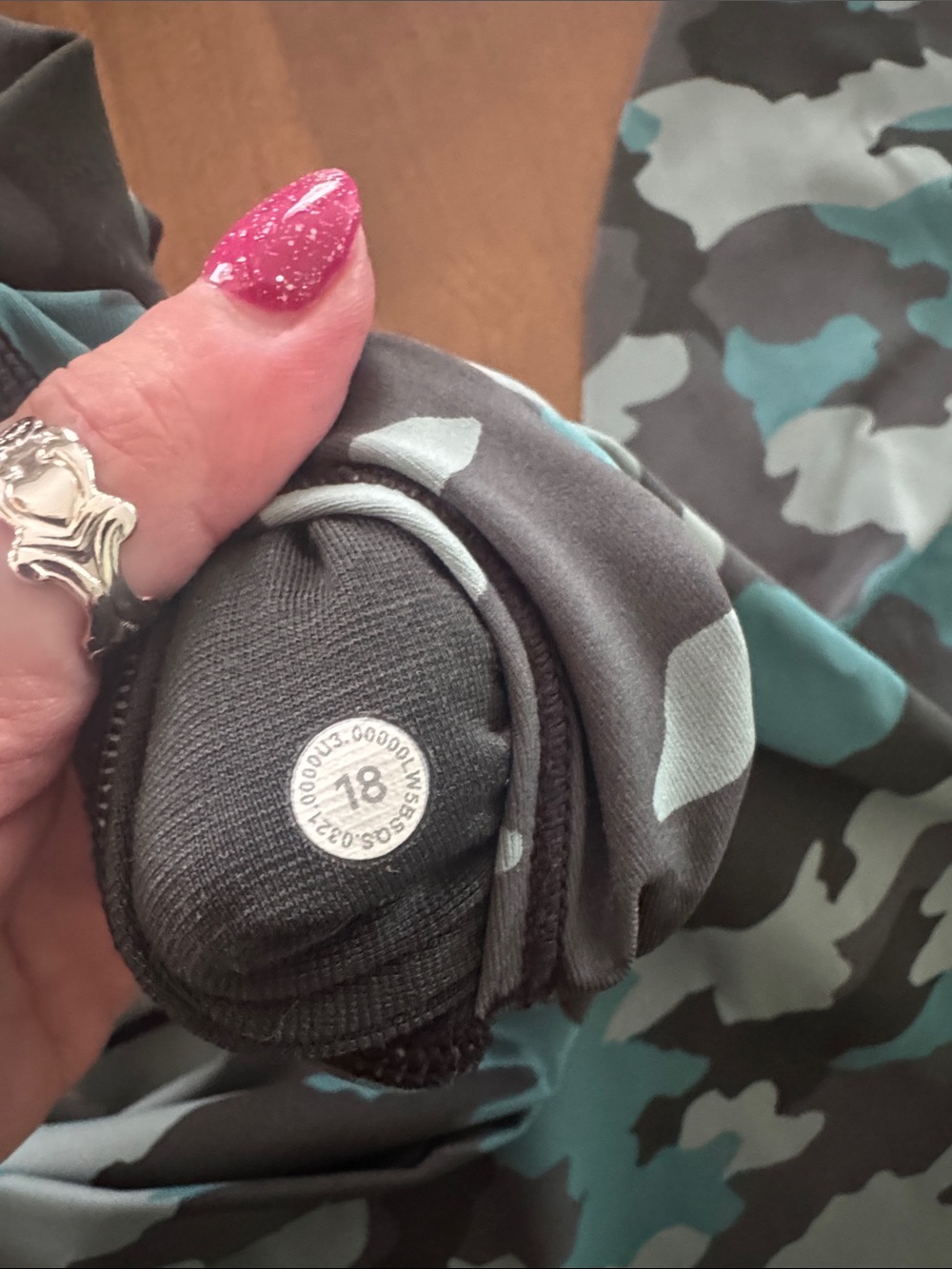 BNWOT Lululemon athletica Teal & Black Camo Leggings - Picture 3 of 7